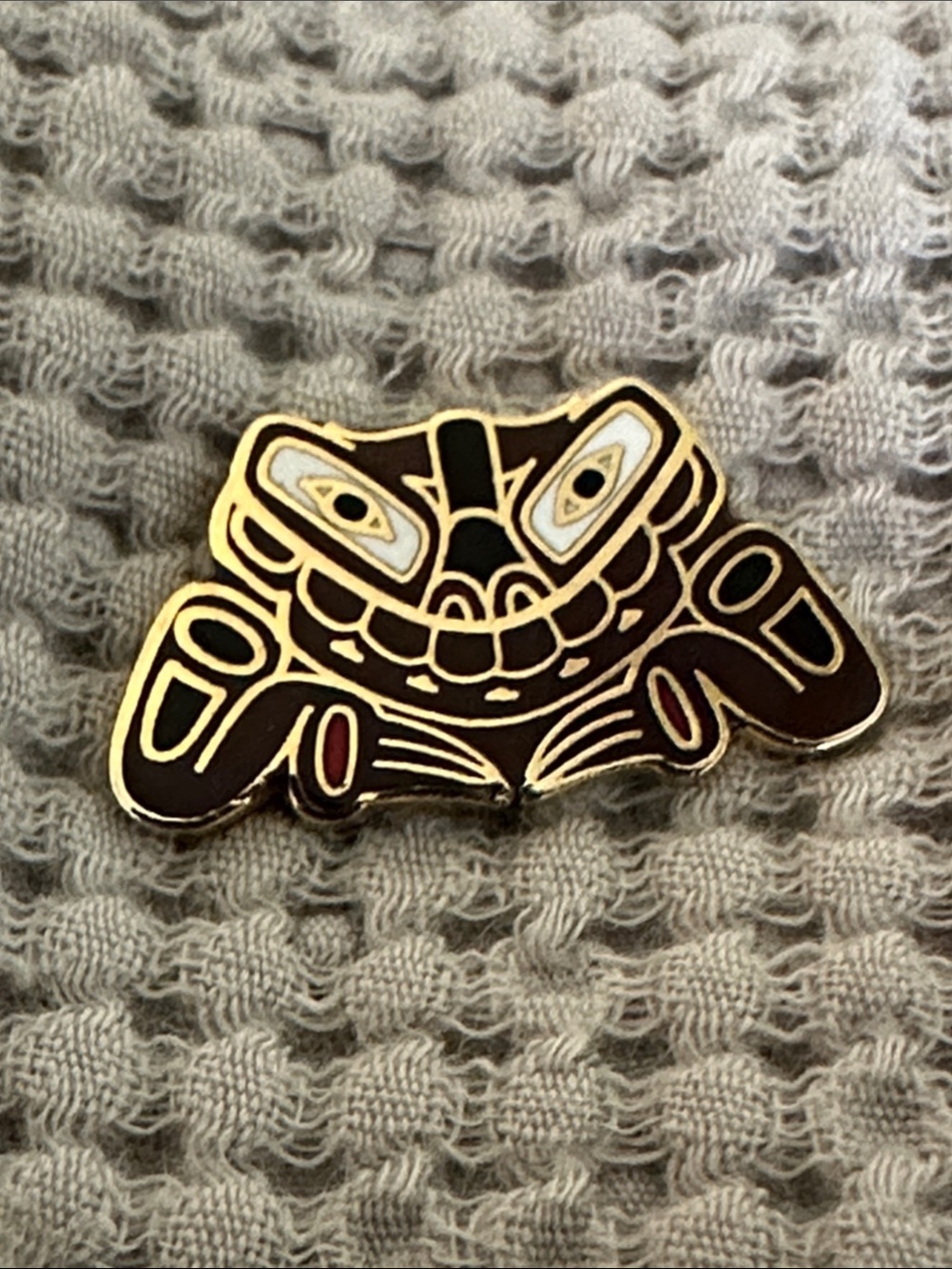 Native American Design Pin - Picture 1 of 3